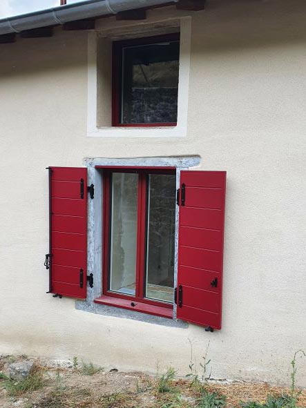 Fenêtres fenetres et volet battant coloris rouge 01 marchamp